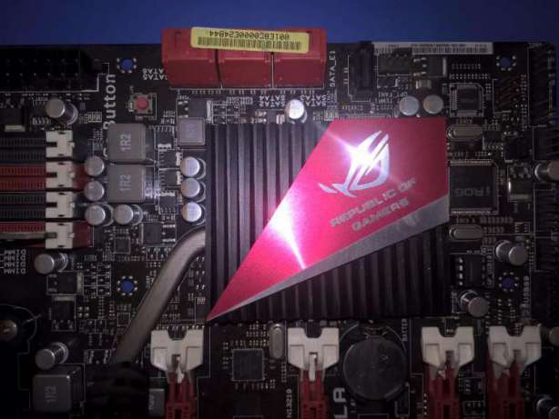 90688646_3_585x461_asus-crosshair-iv-formula-aksesoari-chasti.jpg