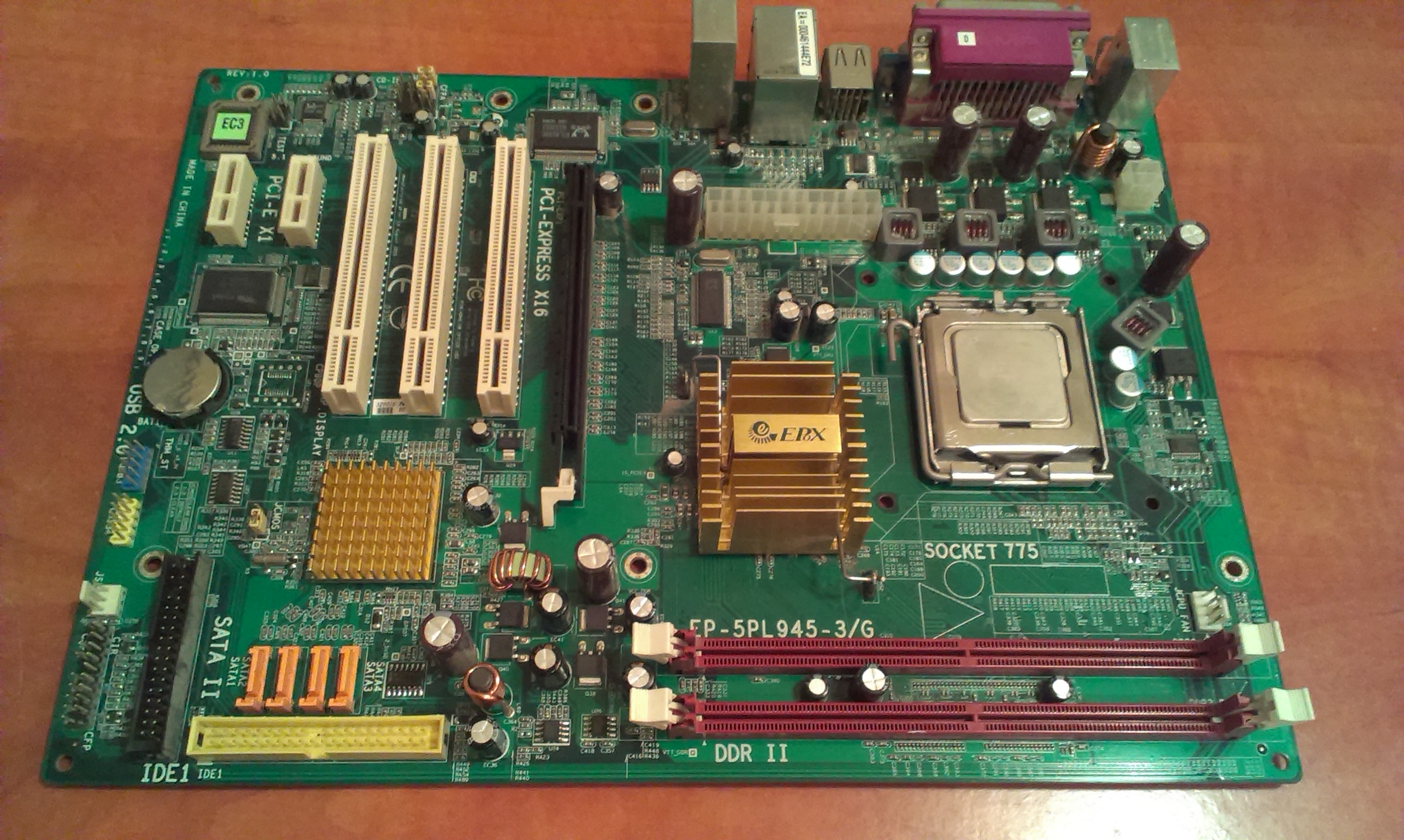 epox945.jpg
