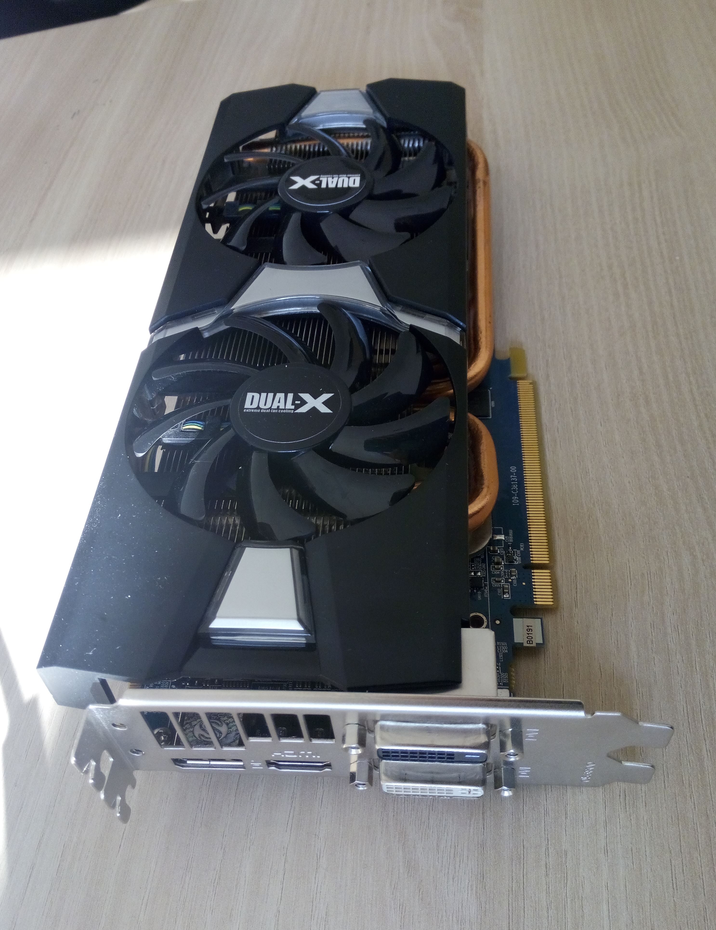 R9 280X 1.jpg