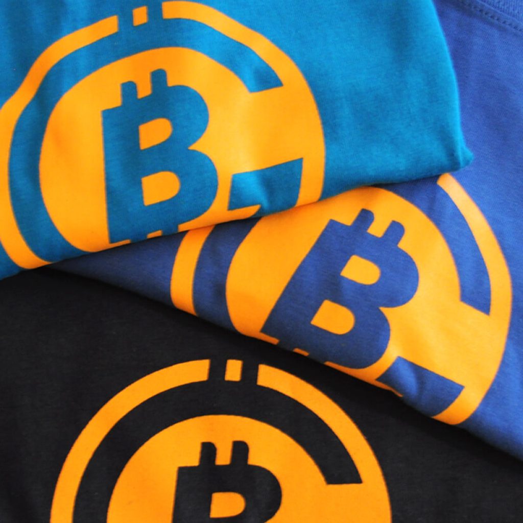 биткойн тениски различни цветове
