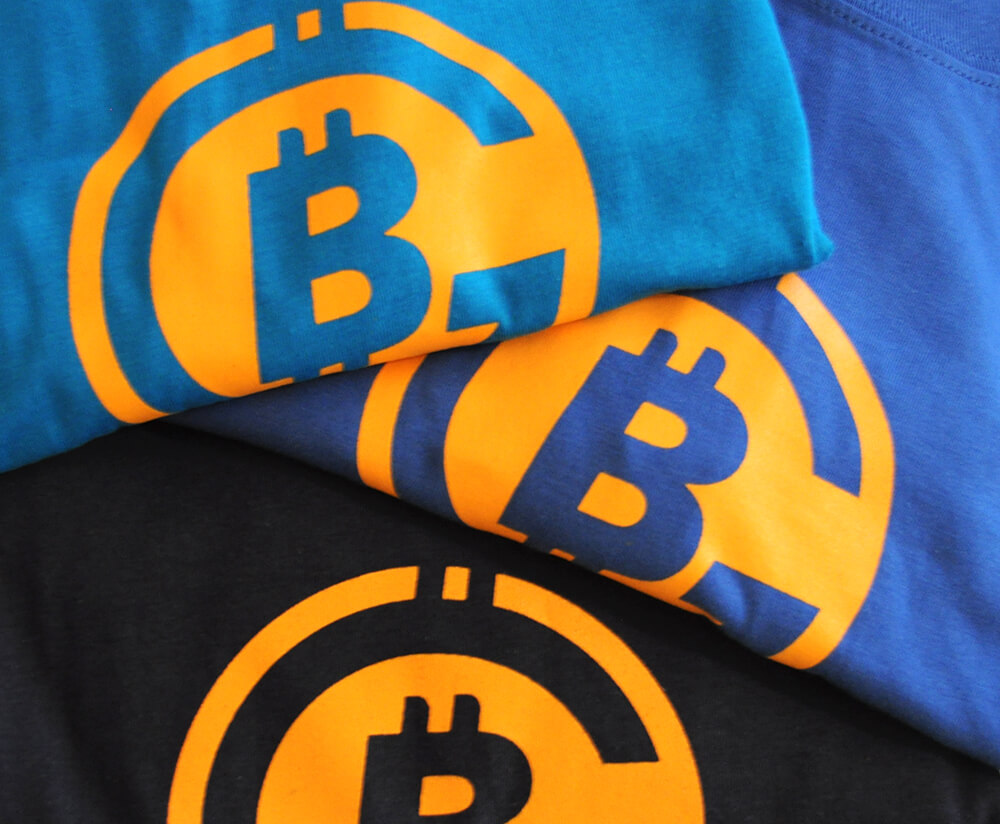 биткойн тениски различни цветове
