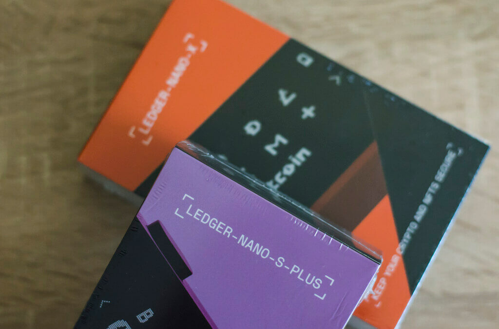 доставка на Trezor One Ledger Nano S Plus или Ledger Nano X