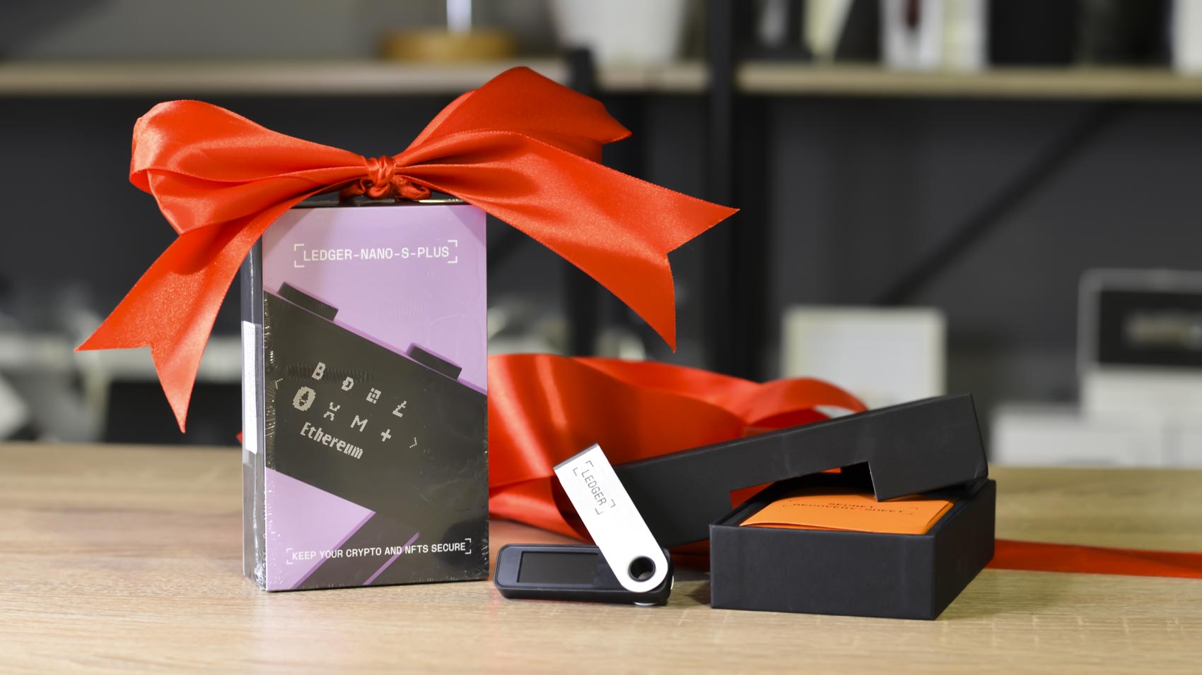 Ledger Nano S Plus подарък хардуерен портфейл